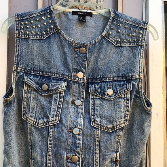Forever 21 Denim Studded Sleeveless Women Washed Punk Vest Size Medium - Picture 6 of 8
